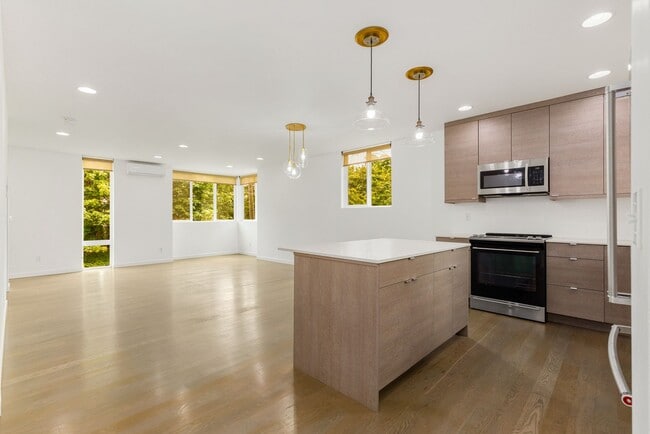 Photo - 3 Bedroom 2 Bath Newer Magnolia Townhouse