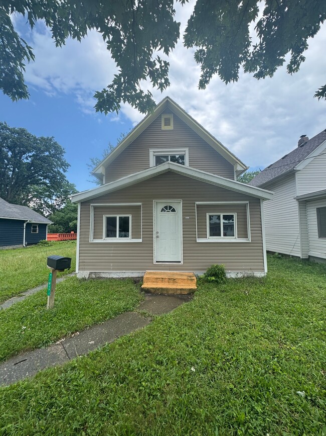 Building Photo - 1817 Ridgewood Ave