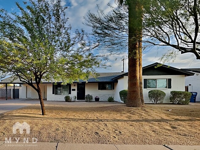 Building Photo - 1544 W 6th St Rental