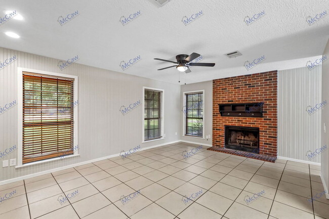 Photo - 606 Oak Ridge Dr