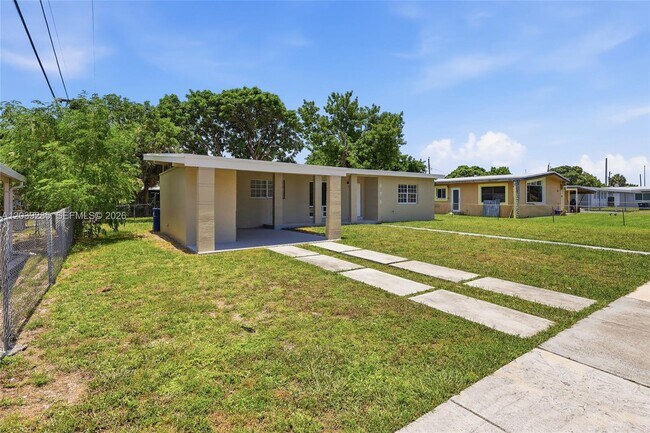 Photo - 875 NW 168th Dr
