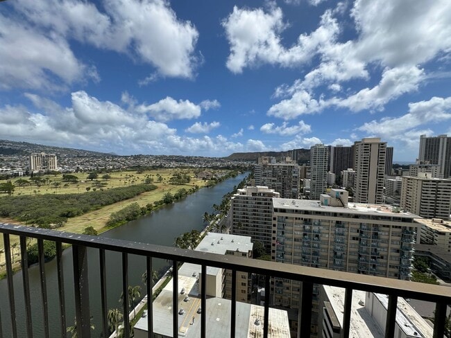 Building Photo - Fairway Villa #2513 Rental