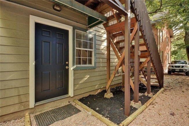 Photo - 2714 Whitis Ave Unidad #B