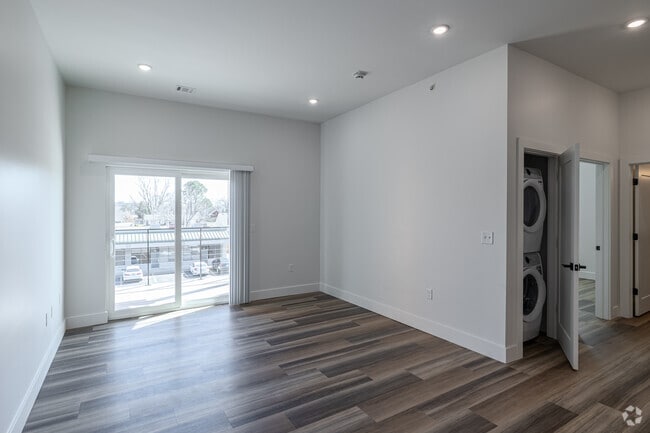 2BR, 1BA - 883SF - Living Room