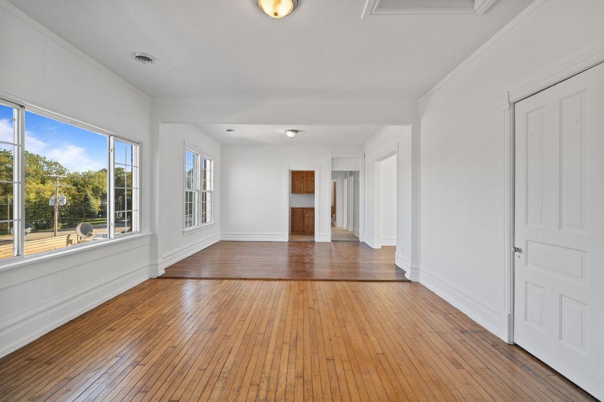 Photo - 106 N Main St