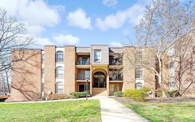 Building Photo - 3304 Woodburn Village Dr Unit 22