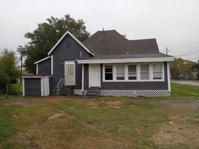 Photo - 690 Avenue E