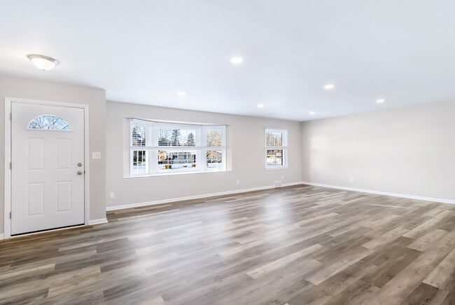 Photo - S68W12635 Bristlecone Ln