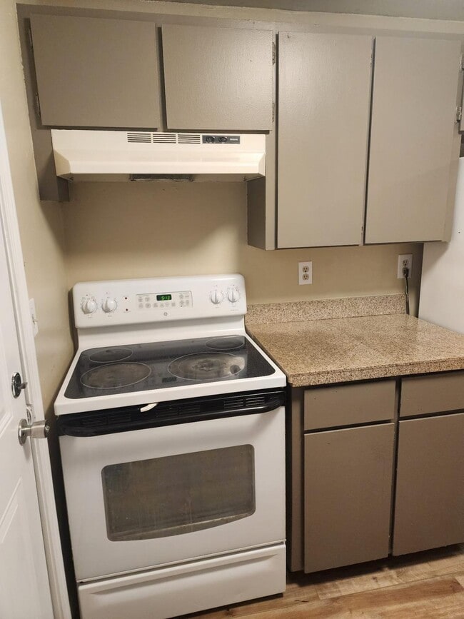 Photo - 2808 E Everett Ave