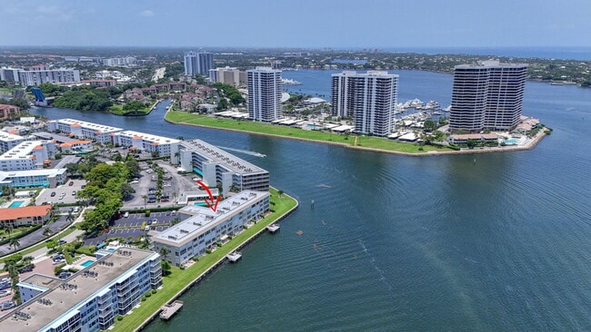 Photo - 52 Yacht Club Dr Unit 305