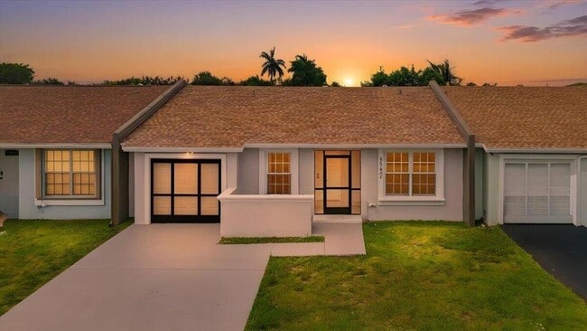 Building Photo - 5540 Lakewood Cir S