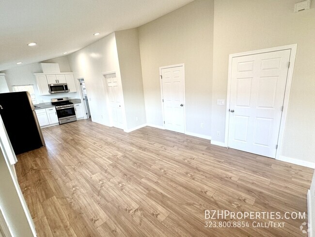 Building Photo - Light-Filled Renovated 2Bed 1Bath In Prime... Unit 1277 1/2 Rental