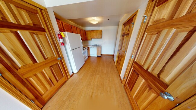 11 E High St