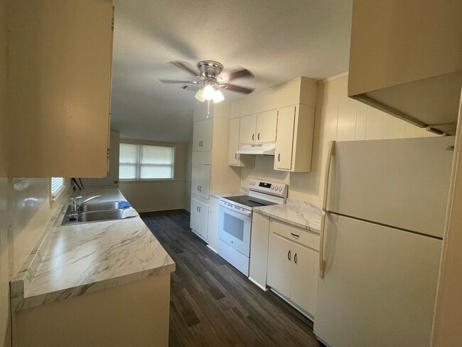 Photo - 209 E Howard St