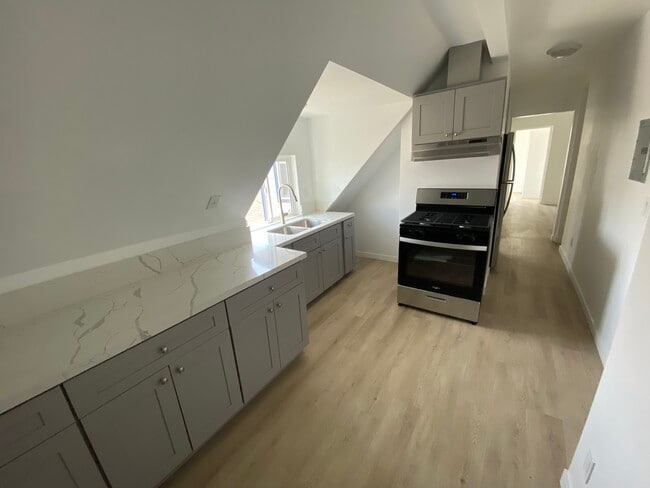 Photo - 1917 E 2nd St Unidad 4