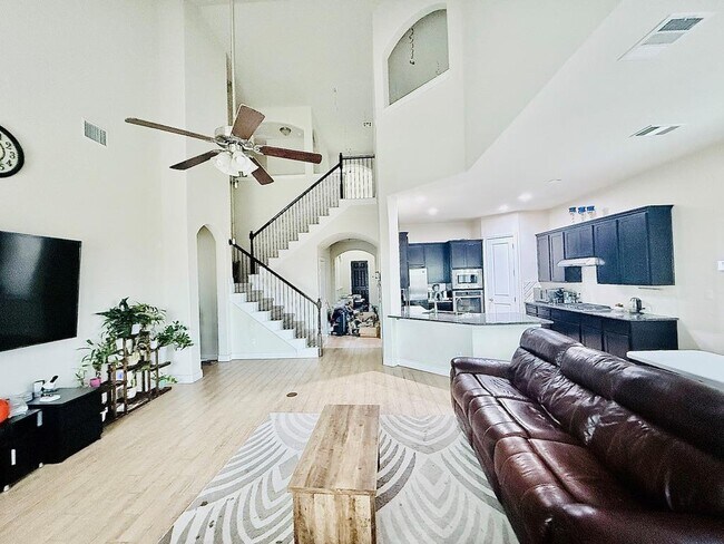 3925 Gildas Path