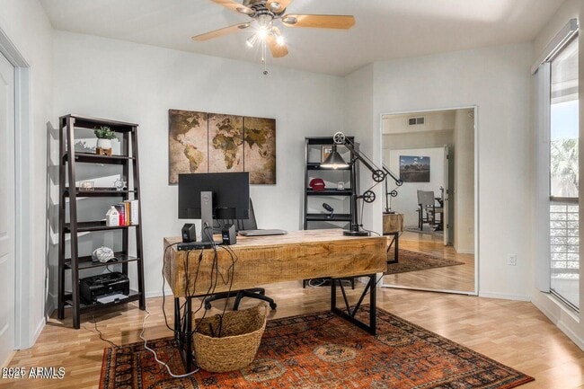 Photo - 1701 E Colter St Unidad 458