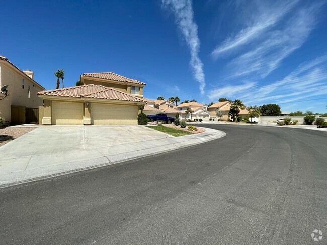 Building Photo - Amazing Peccole Ranch Home 4 beds & Pool