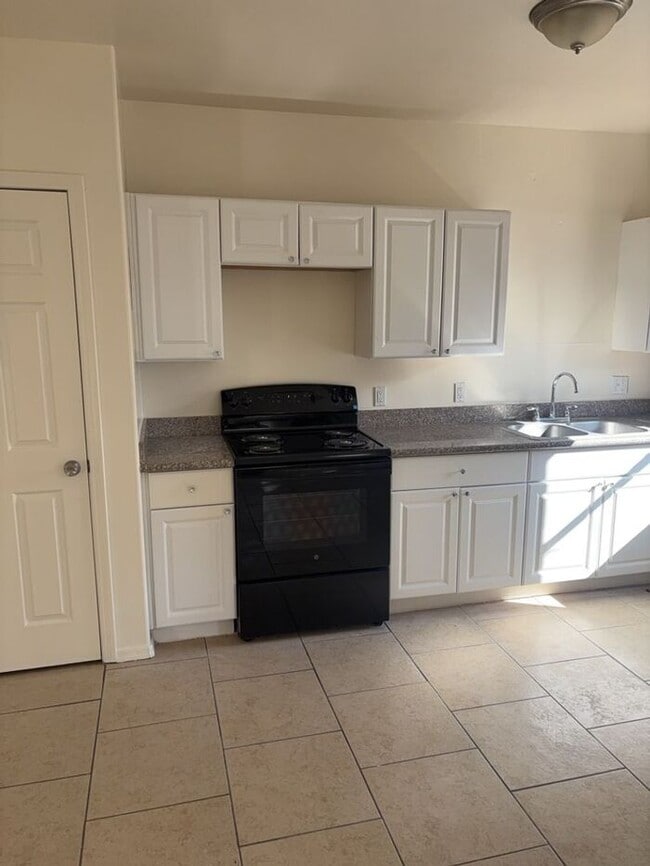 Photo - 204 W Kelso St