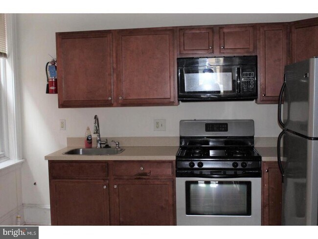 Photo - 5007 Pine St