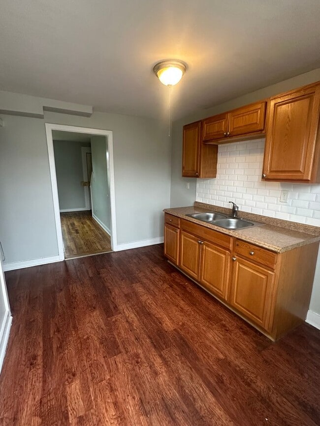 Building Photo - 18-24 Balzac Court Unit 18