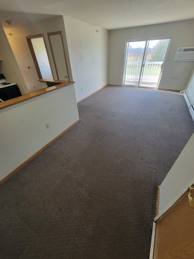 Building Photo - 2 Bedroom | 1 Bathroom 2nd Floor Unit 25 Rental
