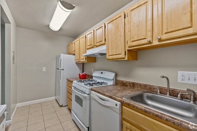 2BR, 2BA - 1147SF
