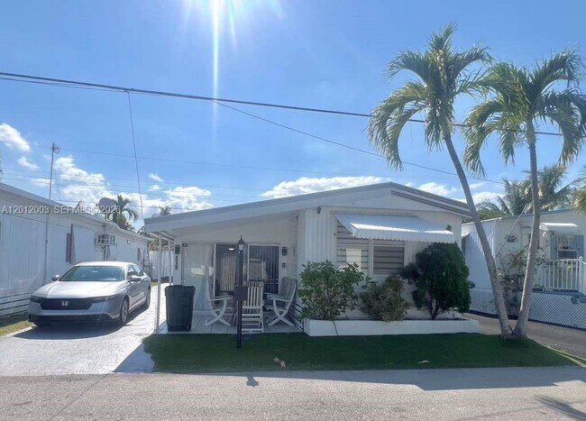 Photo - 219 W Lake Dr