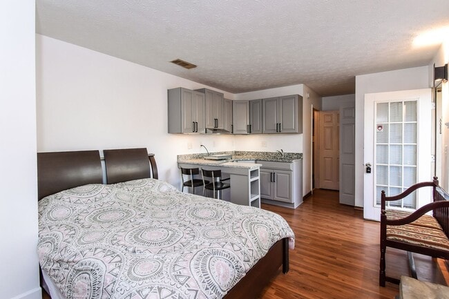 Photo - Charming studio apartment home in the Heart of Marietta!