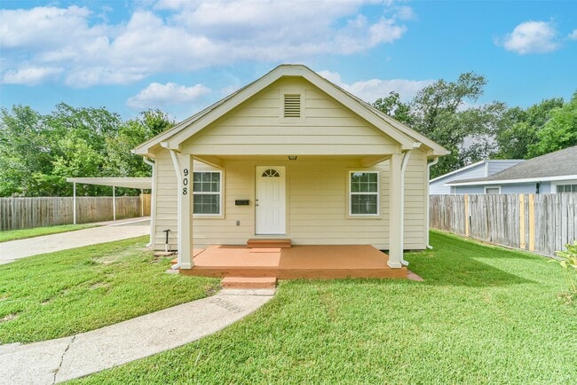 Photo - 908 Romeo St Casa