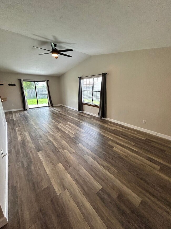 Photo - 249 Hannover Cir