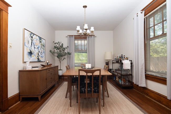 Photo - 308 E Linn St Unidad Duplex on Linn