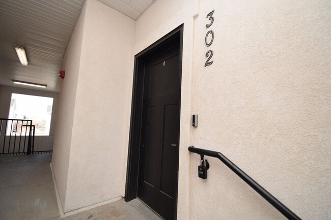 Photo - Bright Top Floor Condo with Tennis court, Pool, and Clubhouse