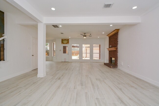 Photo - 5743 Henniker Dr