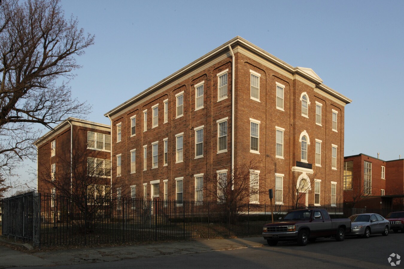 Roosevelt Apartments - Roosevelt Apartments