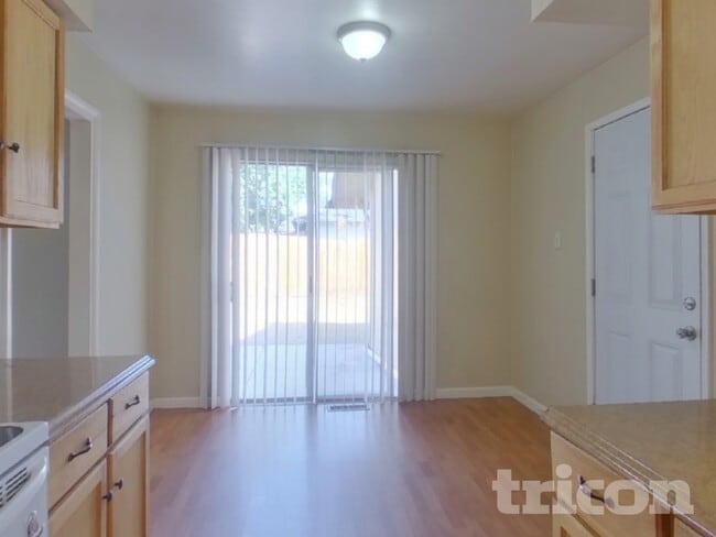 Photo - 1965 Windsor Way