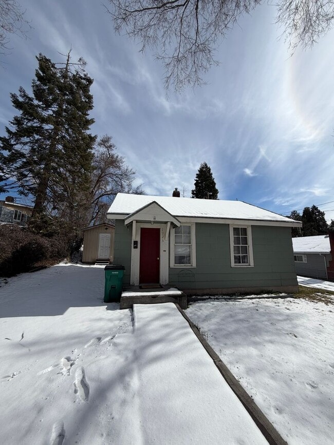 Building Photo - Hard to find 1 bdrm, 1 bath house close to OIT and Sky Lakes Medical Ctr