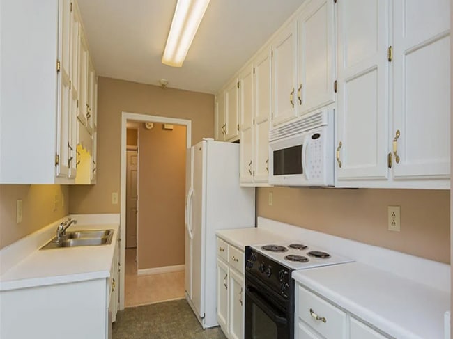 Photo - 1706 Lake Park Cir