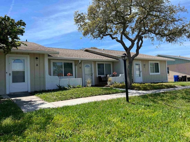 Building Photo - 127 Rio Del Mar St Unit B