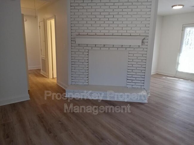 Photo - 1100 43rd Ct