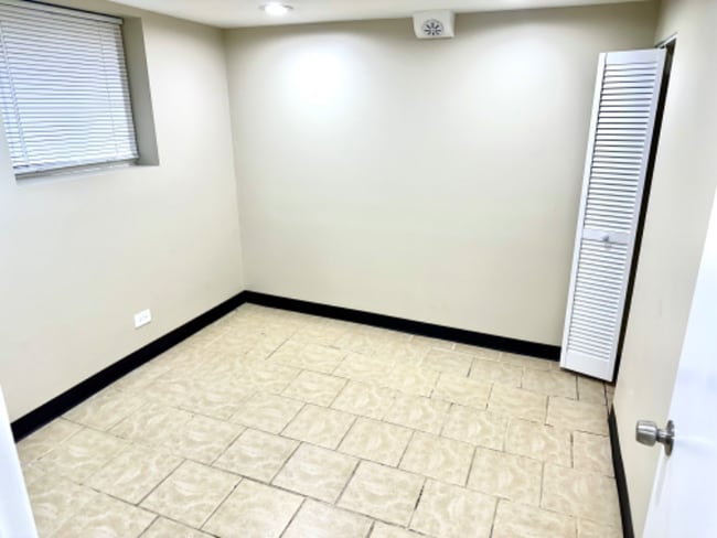 Photo - 5204 N Ludlam Ave Unit G