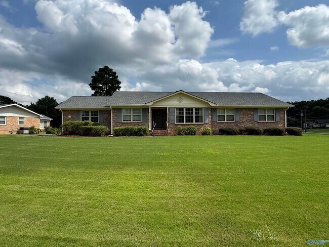 Photo - 816 Mira Vista Dr SE