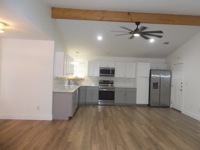 Photo - 240 Pin Oak Way N