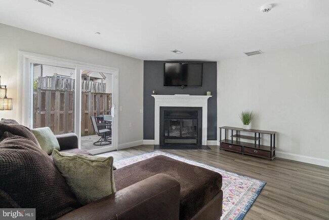 Photo - 5806 Shadbush Ct