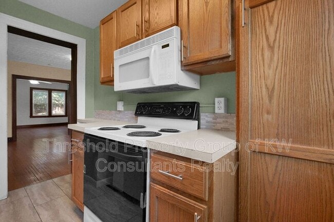 Building Photo - 1126 Northwest Blvd Unit 1130