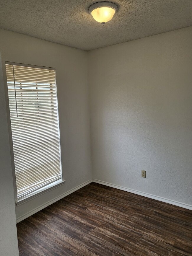 Photo - 1209 Avondale Ct