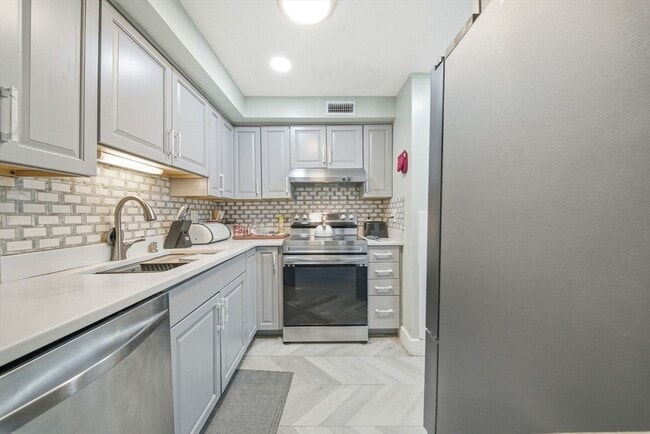 Photo - 502 Oak St Unit 9