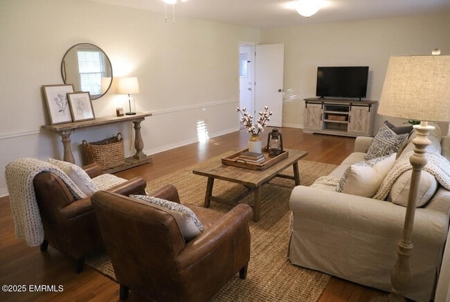 Photo - 607 Sookalena St