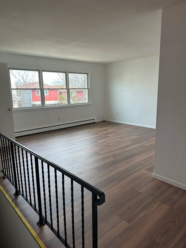Building Photo - 17 Linden Ave Rental