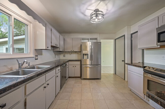 325 Alder Rd
